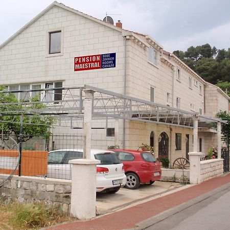 Pension Maestral Млини Экстерьер фото